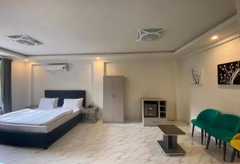 هتل La Orilla Muzaffarabad