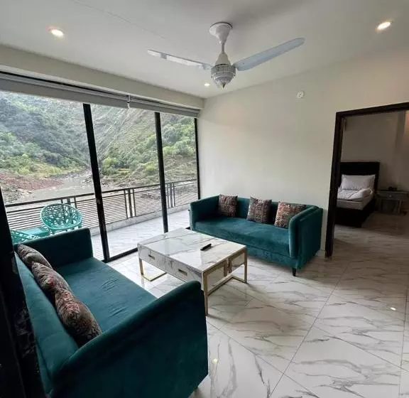 هتل La Orilla Muzaffarabad