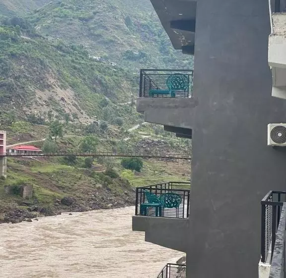 هتل La Orilla Muzaffarabad