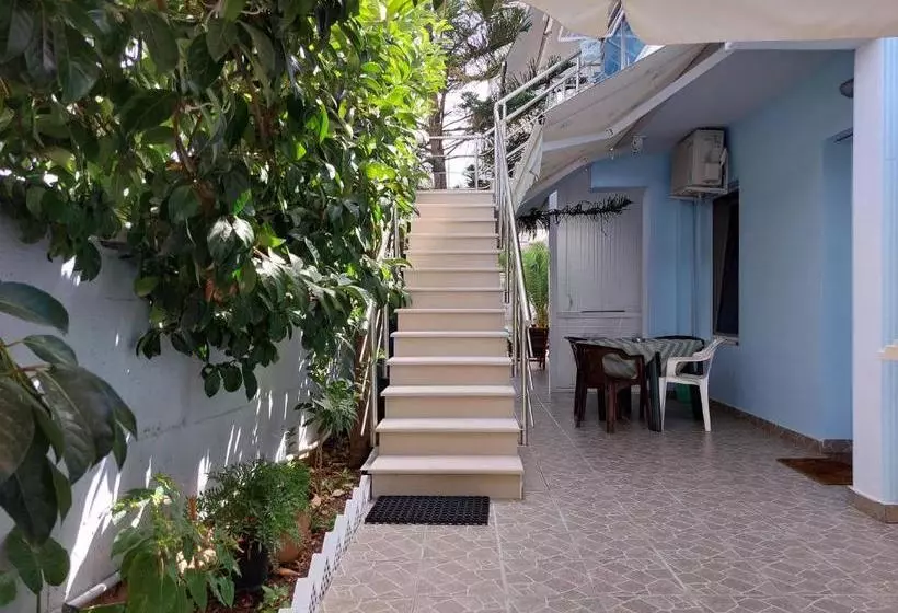 پانسیون Garden Holiday Studios
