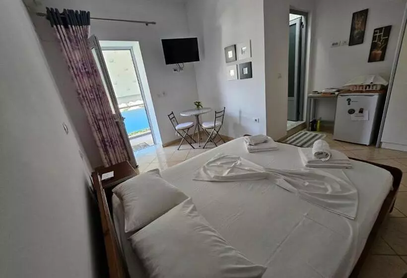 پانسیون Garden Holiday Studios