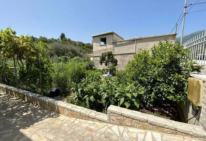 پانسیون Garden Holiday Studios