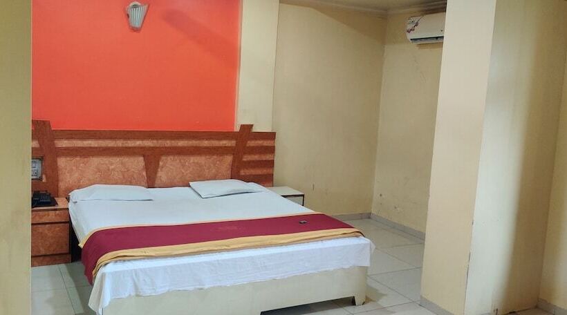 酒店 Holiday Cottage Inn