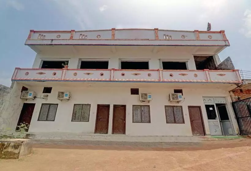 Hotelli Flagship Dinesh Home Stay