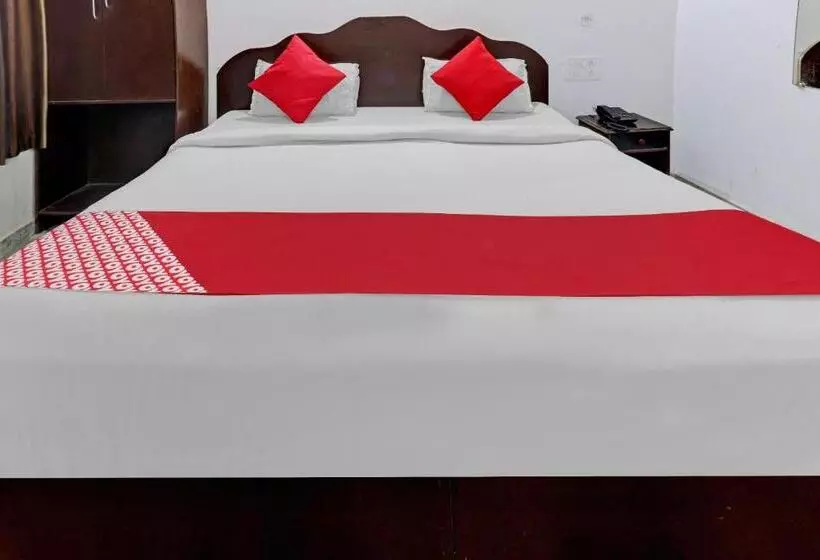 Hotelli Flagship Dinesh Home Stay