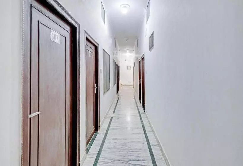 Hotelli Flagship Dinesh Home Stay