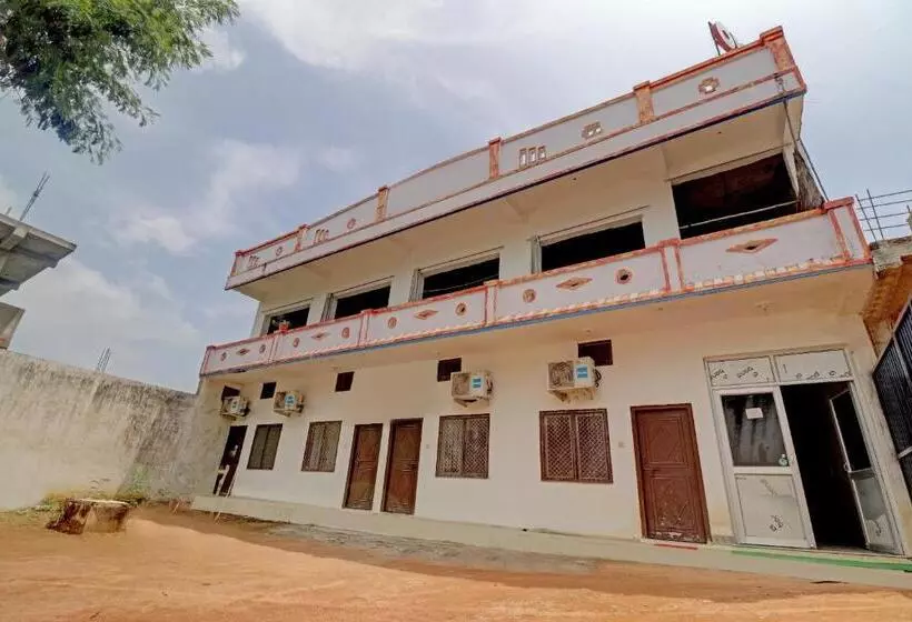 Hotelli Flagship Dinesh Home Stay