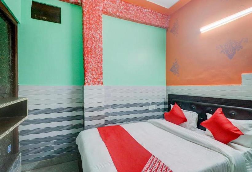 Hotel Oyo 77324  Shubham