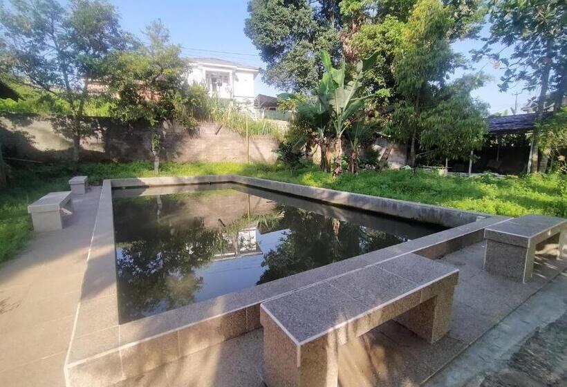 Hotell Villa Batu Tua Puncak Mitra Reddoorz