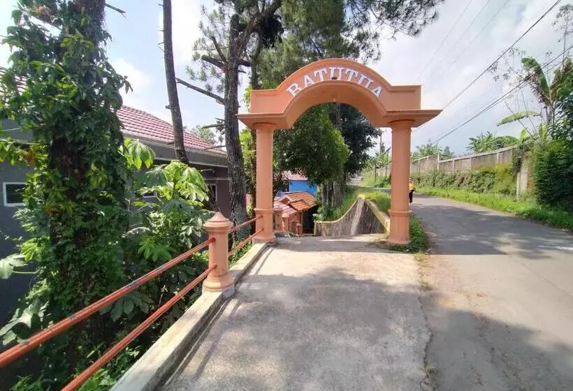 هتل Villa Batu Tua Puncak Mitra Reddoorz