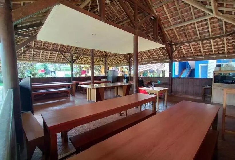 هتل Villa Batu Tua Puncak Mitra Reddoorz