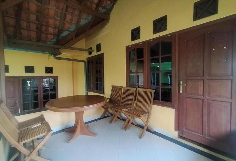 Hotell Villa Batu Tua Puncak Mitra Reddoorz