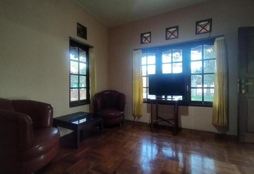 Hotell Villa Batu Tua Puncak Mitra Reddoorz