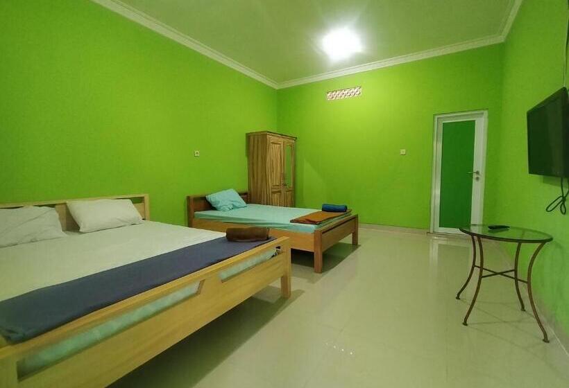 Hotell Villa Batu Tua Puncak Mitra Reddoorz