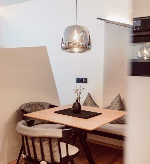 Joann Suites & Apart