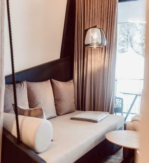 Joann Suites & Apart