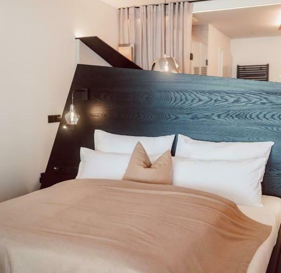 Joann Suites & Apart