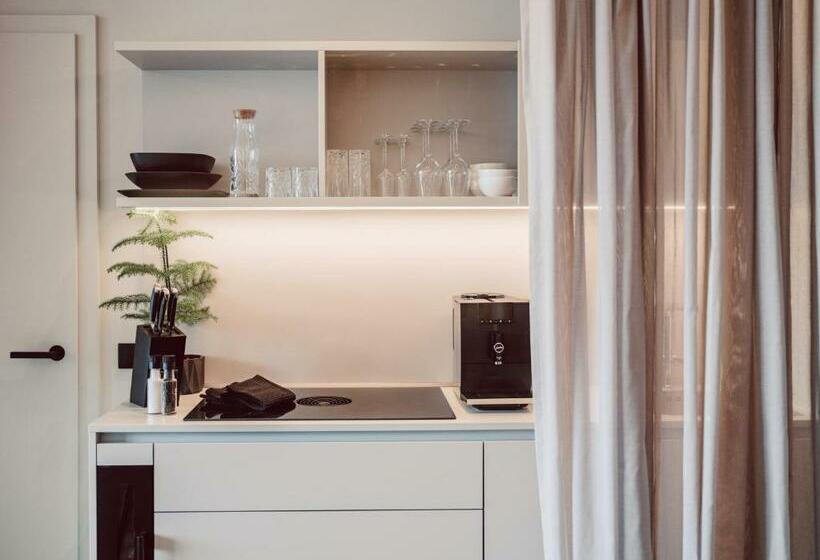 Joann Suites & Apart