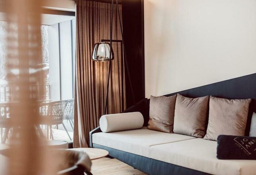 Joann Suites & Apart