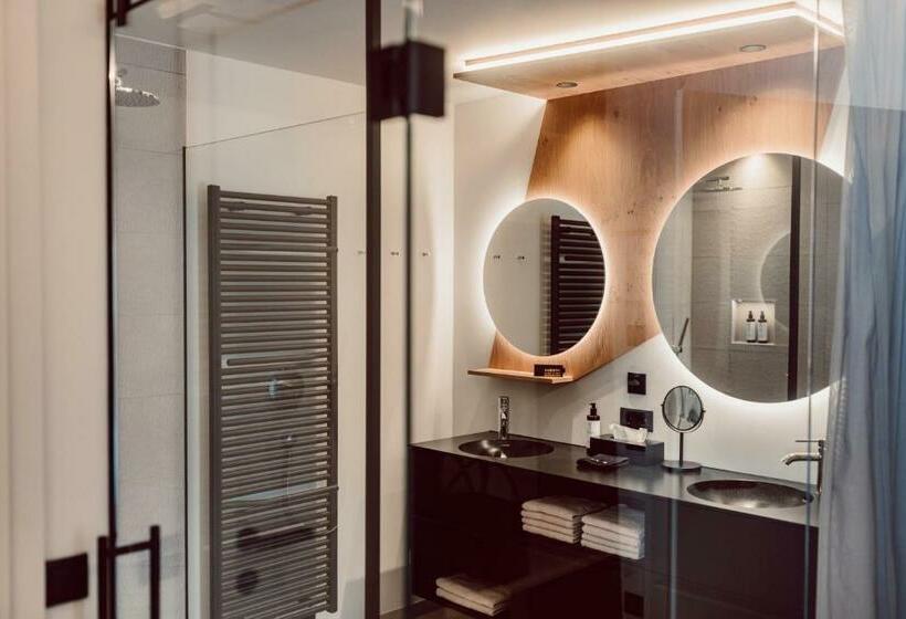 Joann Suites & Apart