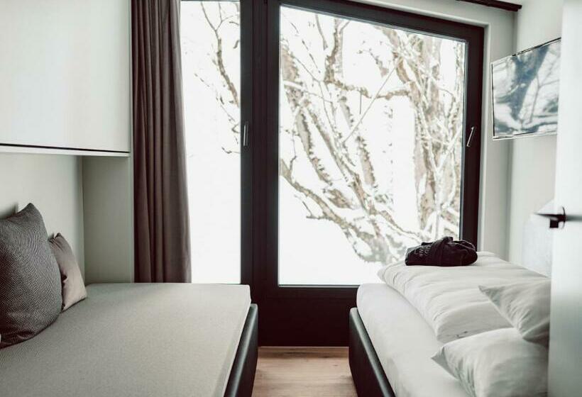 Joann Suites & Apart