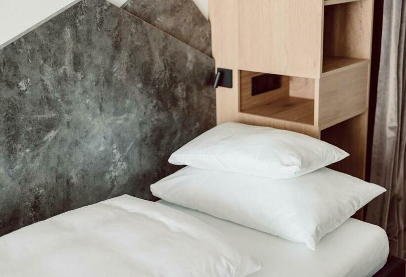 Joann Suites & Apart