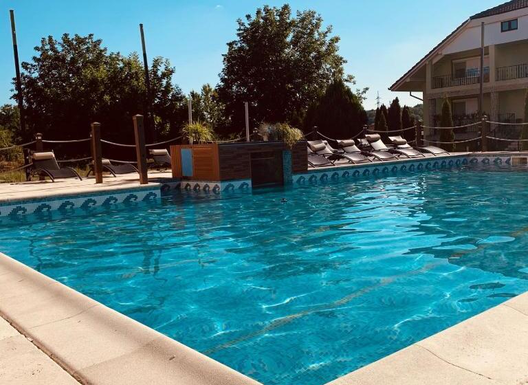 Pension Regent Green Leaf