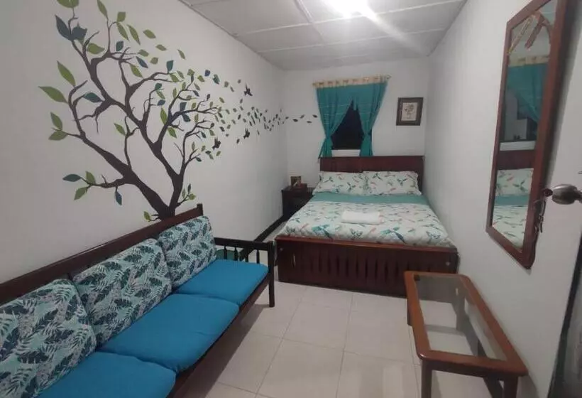 ユースホステル Hostal Donde Jose