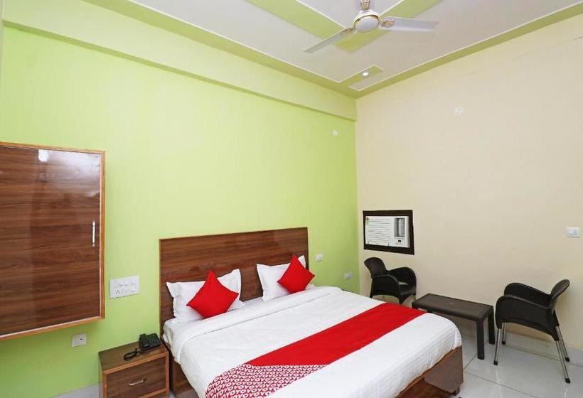 فندق Oyo 29006  Almond Leaf