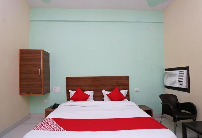 فندق Oyo 29006  Almond Leaf