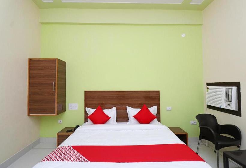 فندق Oyo 29006  Almond Leaf