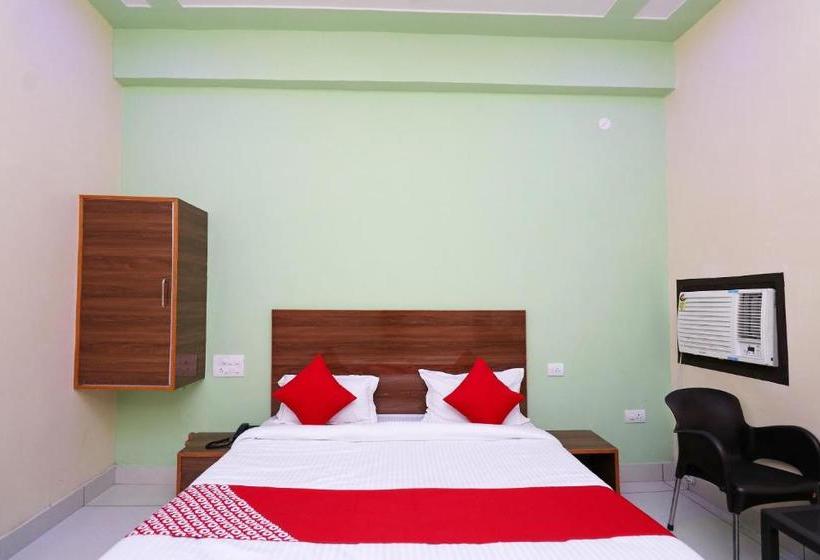 فندق Oyo 29006  Almond Leaf