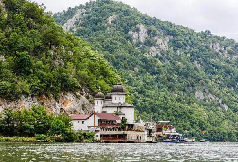 Pensiunea Decebal Resort   Cazanele Dunarii