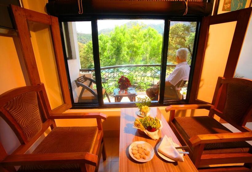 فندق Country Inn Sattal