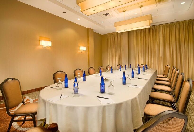 فندق Doubletree By Hilton  Sterling  Dulles Airport