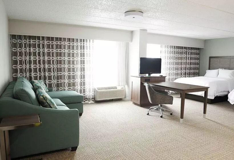 هتل Doubletree By Hilton  Sterling  Dulles Airport