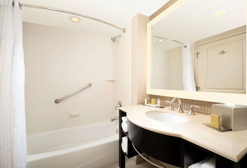 فندق Doubletree By Hilton  Sterling  Dulles Airport