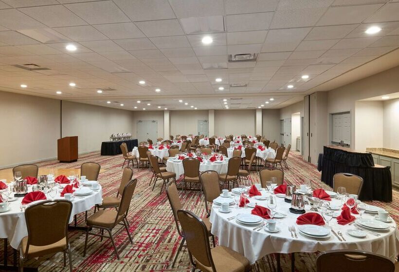 בית מלון כפרי Hilton Garden Inn Bloomington