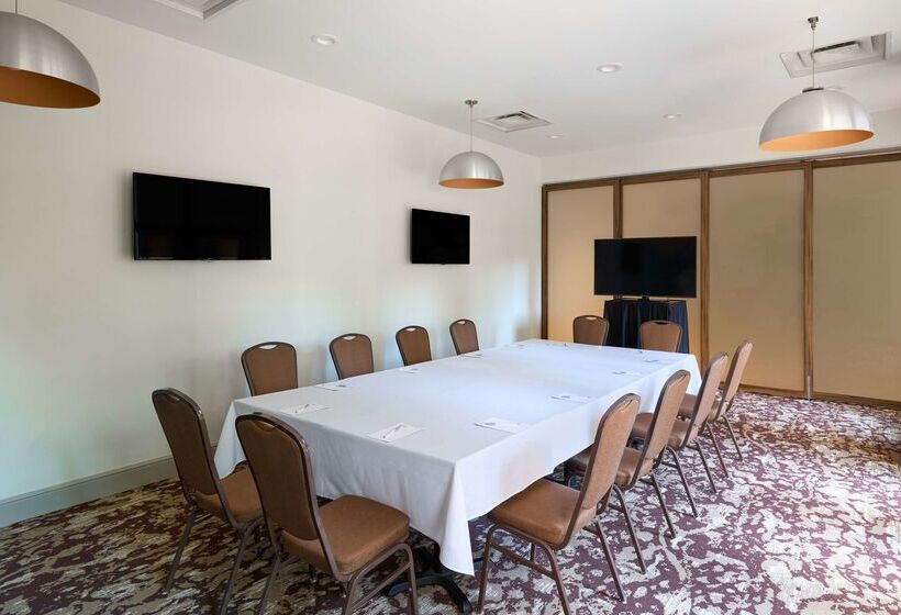 בית מלון כפרי Hilton Garden Inn Bloomington