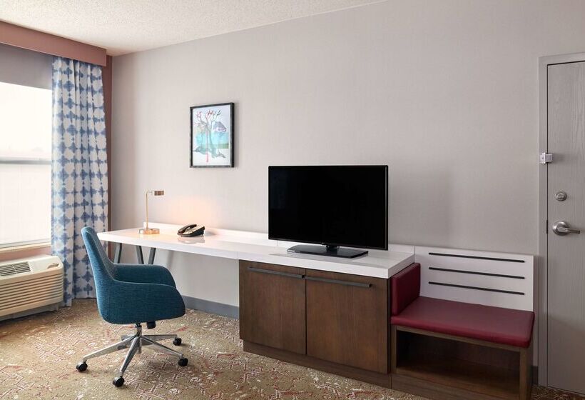 בית מלון כפרי Hilton Garden Inn Bloomington