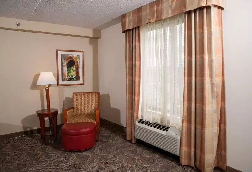 هتل Hilton Garden Inn Erie