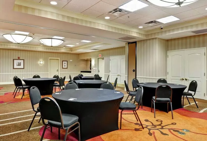 هتل Hilton Garden Inn Hattiesburg