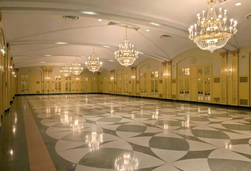 هتل Hilton President Kansas City