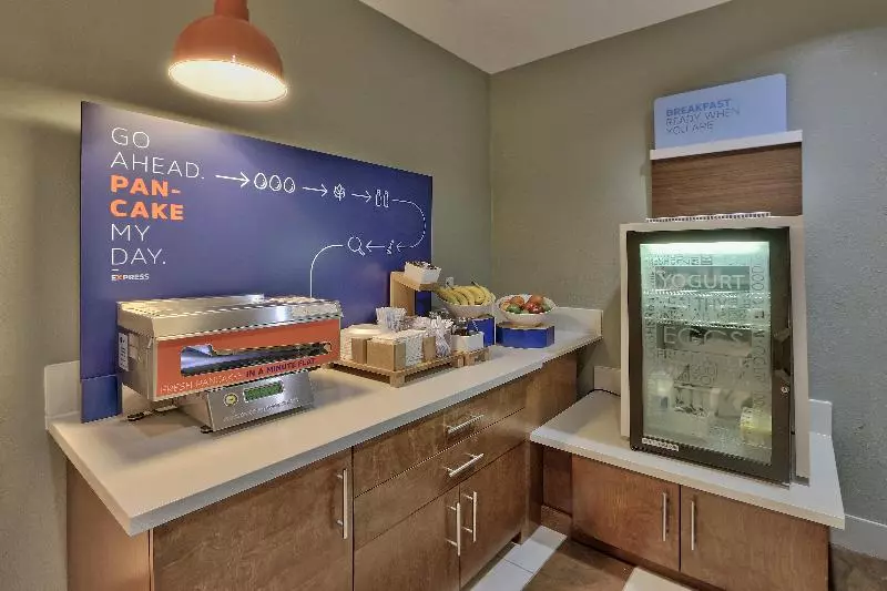 Holiday Inn Express Hotel & Suites Albuquerque   North Balloon Fiesta Park, An Ihg