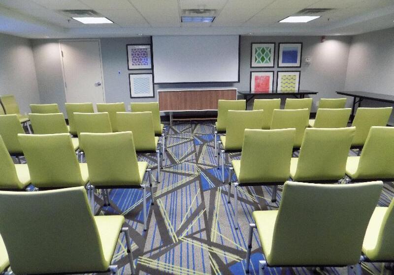 Holiday Inn Express Hotel & Suites Albuquerque   North Balloon Fiesta Park, An Ihg