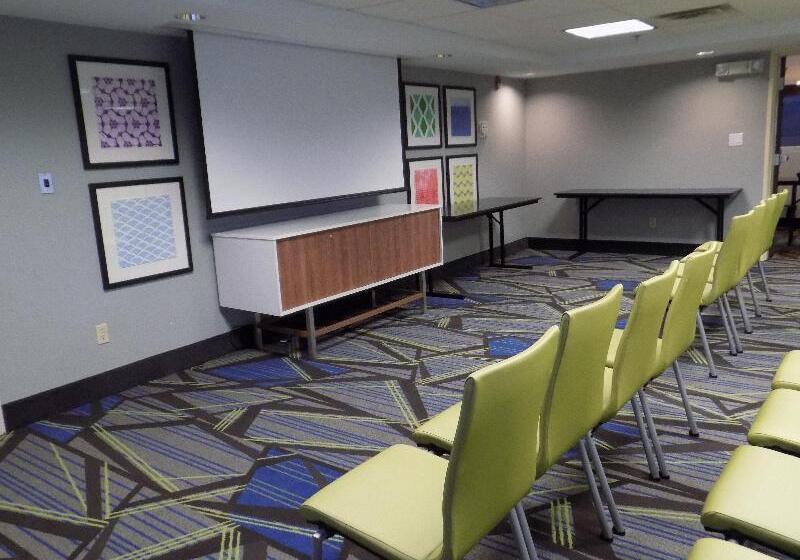 Holiday Inn Express Hotel & Suites Albuquerque   North Balloon Fiesta Park, An Ihg