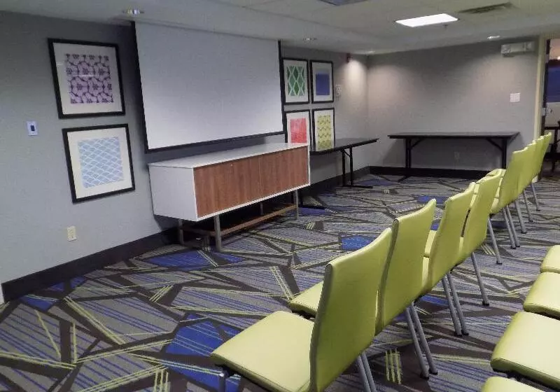 Holiday Inn Express Hotel & Suites Albuquerque   North Balloon Fiesta Park, An Ihg