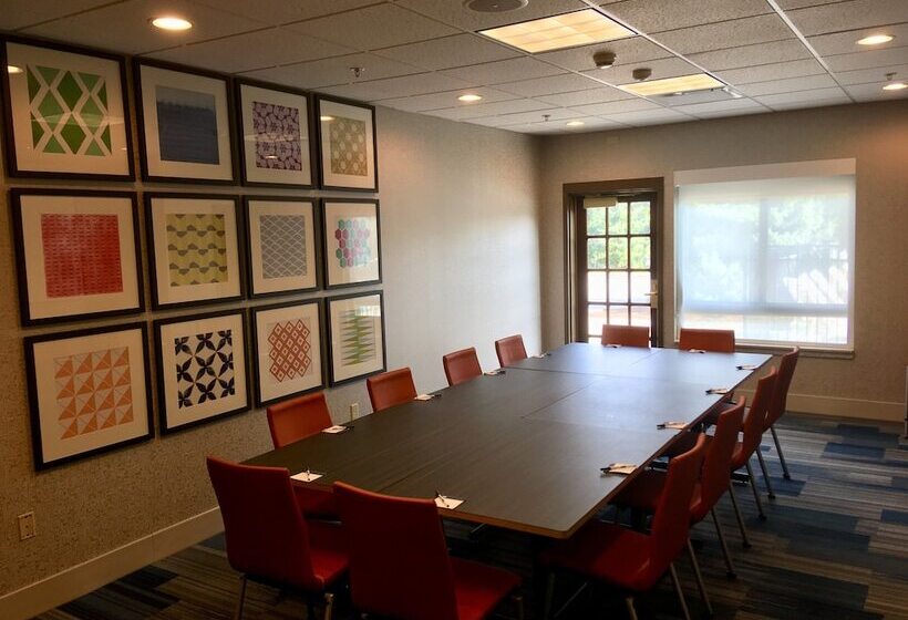 Holiday Inn Express Hotel & Suites Bethlehem Airport/allentown Area, An Ihg