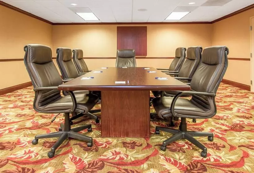 Отель Holiday Inn Express & Suites Bloomington, An Ihg