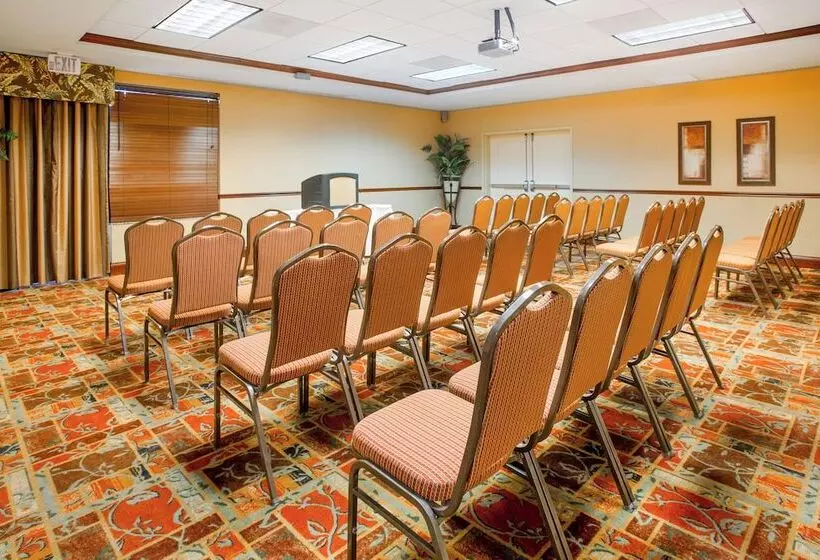 Отель Holiday Inn Express & Suites Bloomington, An Ihg